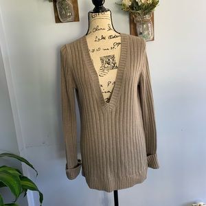 Gap Tan Sweater fitted v‎ neck